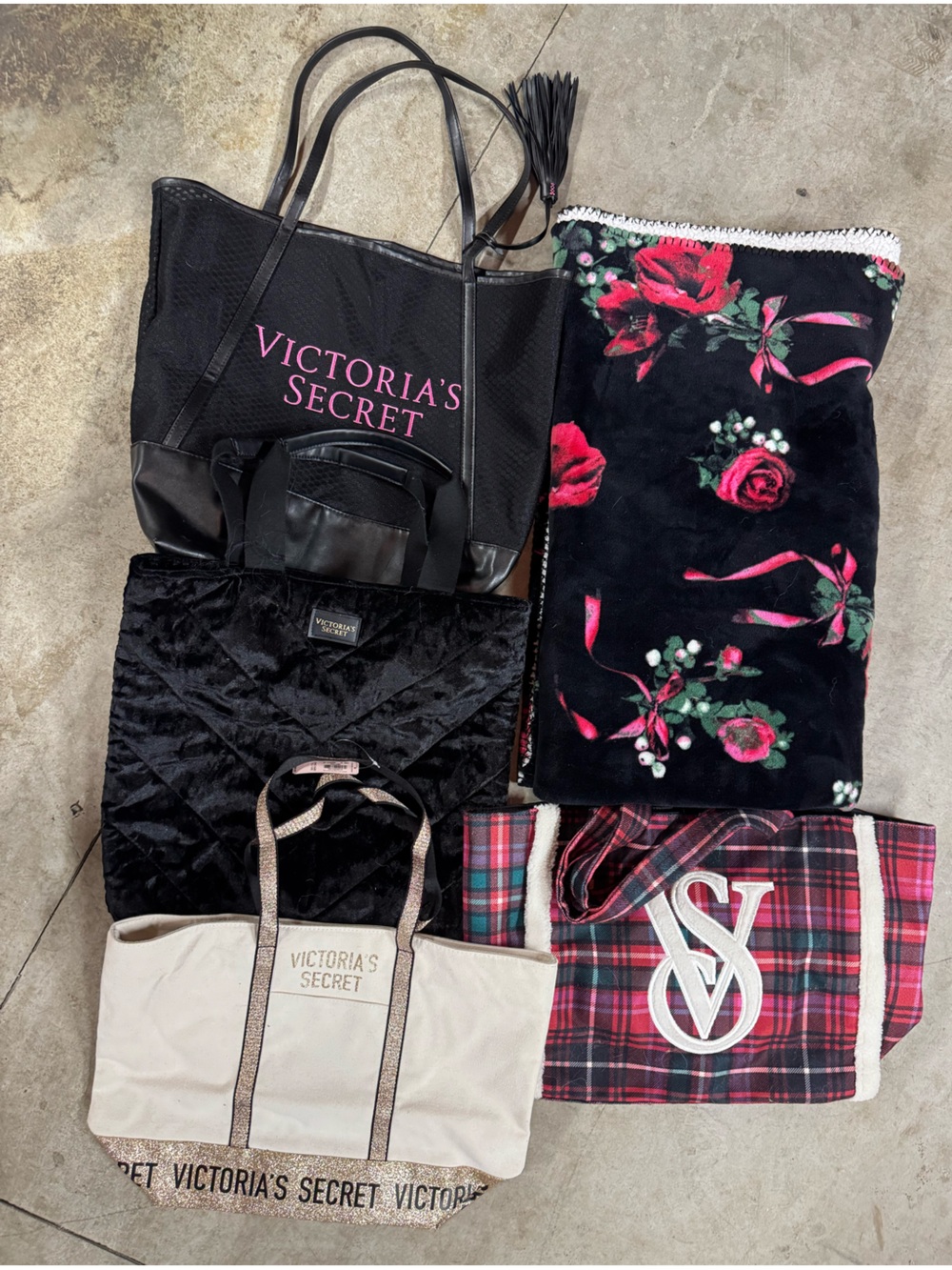 Victoria's Secret 4 Totes and One Blanket Lot